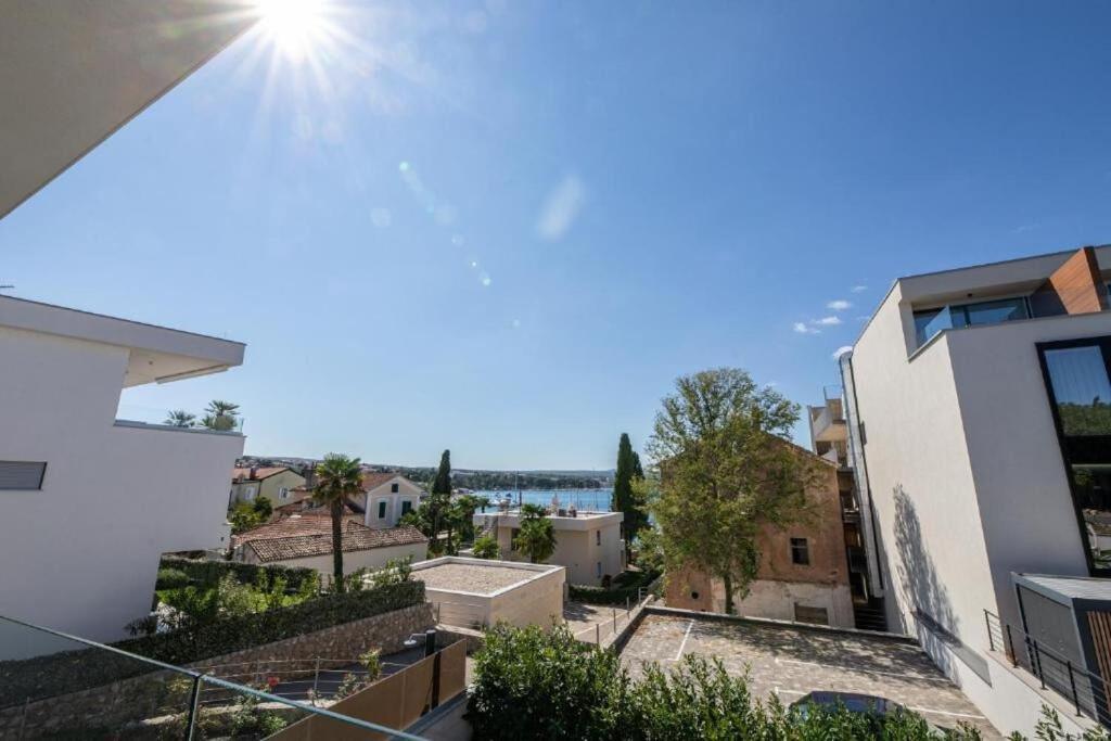 Apartments Marina Malinska Buitenkant foto